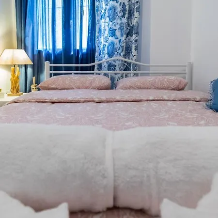 Newly Renovated In Centre 100mbps Apartment *