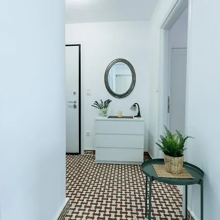 Newly Renovated In Centre 100mbps Apartment